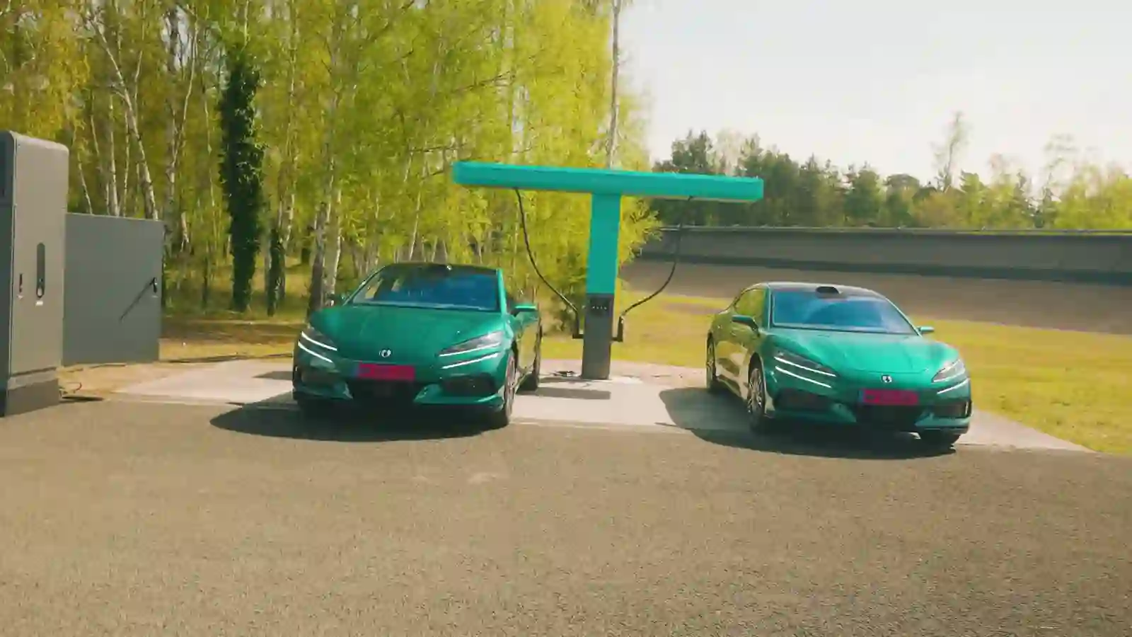 Two DENZA Z9GT cars charging side by side under the Flash Charging canopy