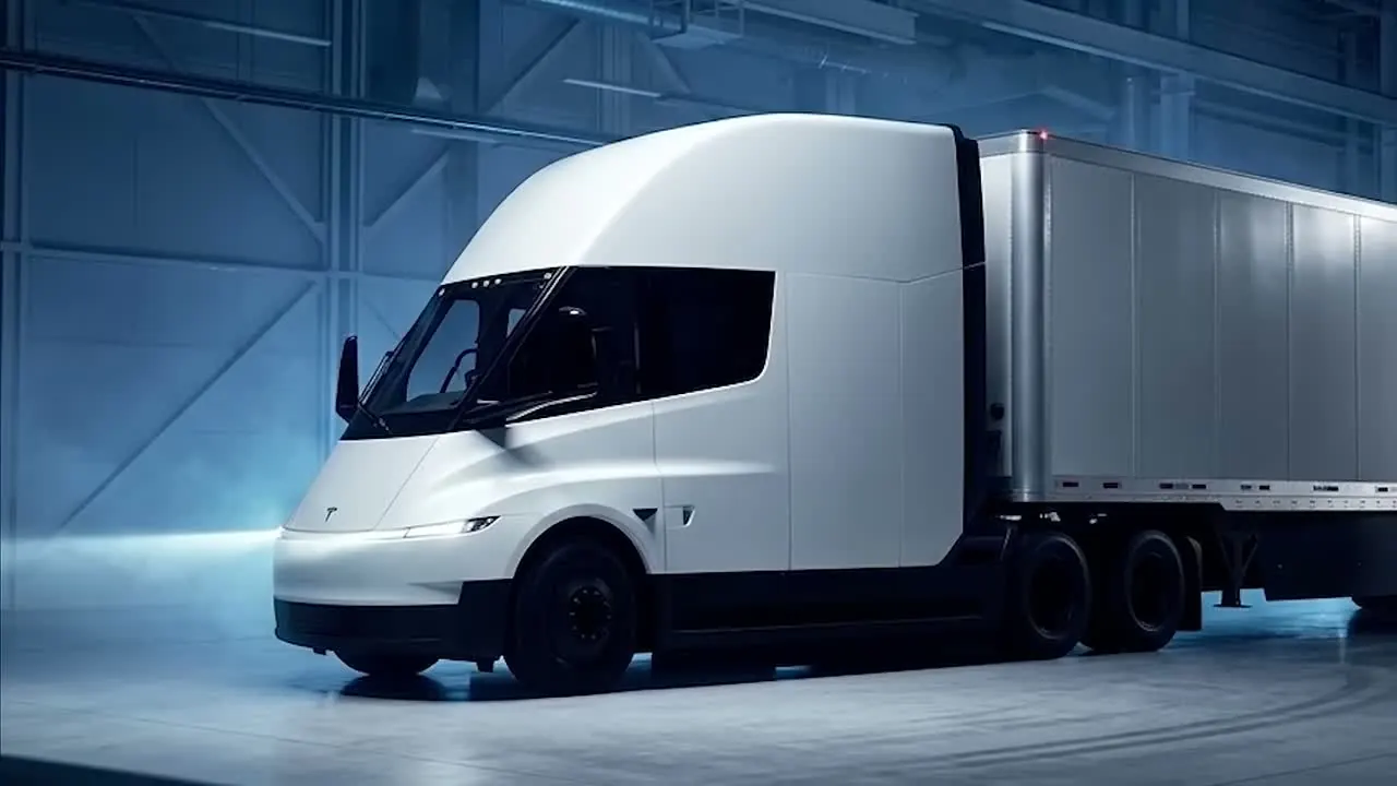 Tesla Semi Update 2026: Full Self Driving supporting visual from EVCUBE.NET