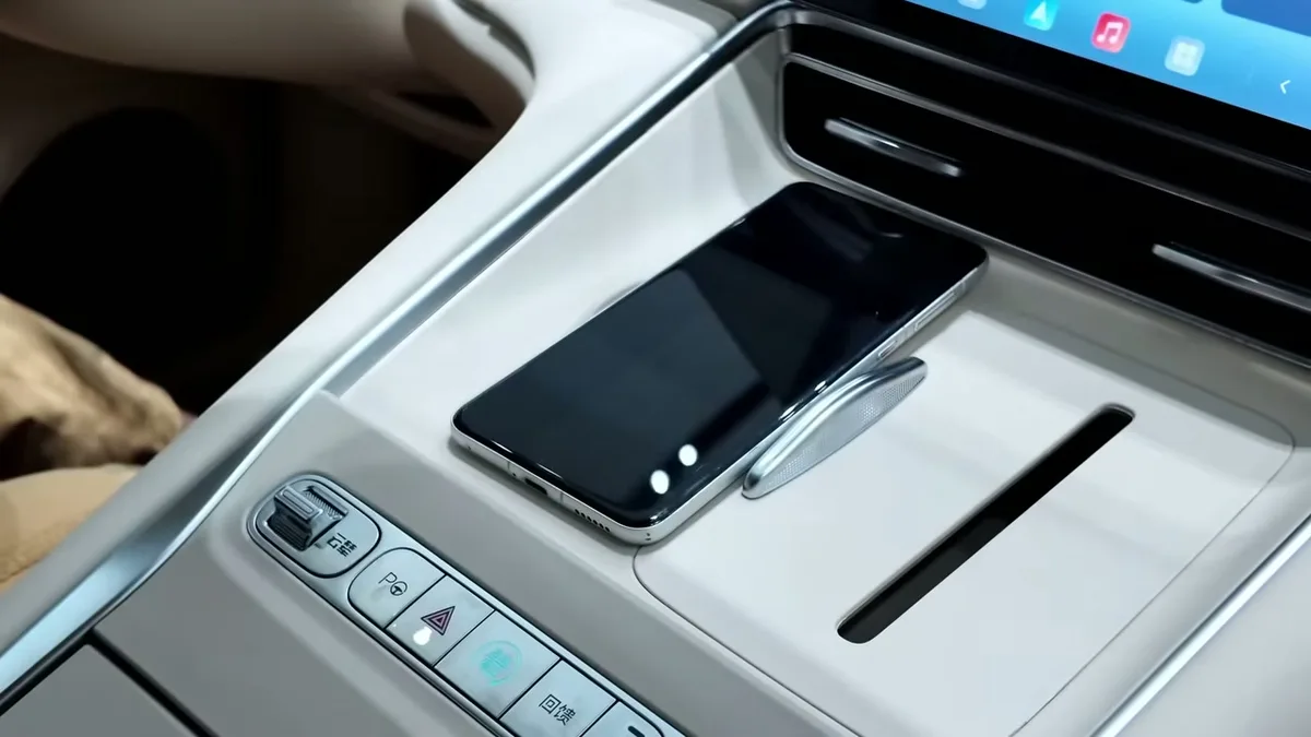 BYD Seal 08 rotating infotainment screen and digital cockpit interior