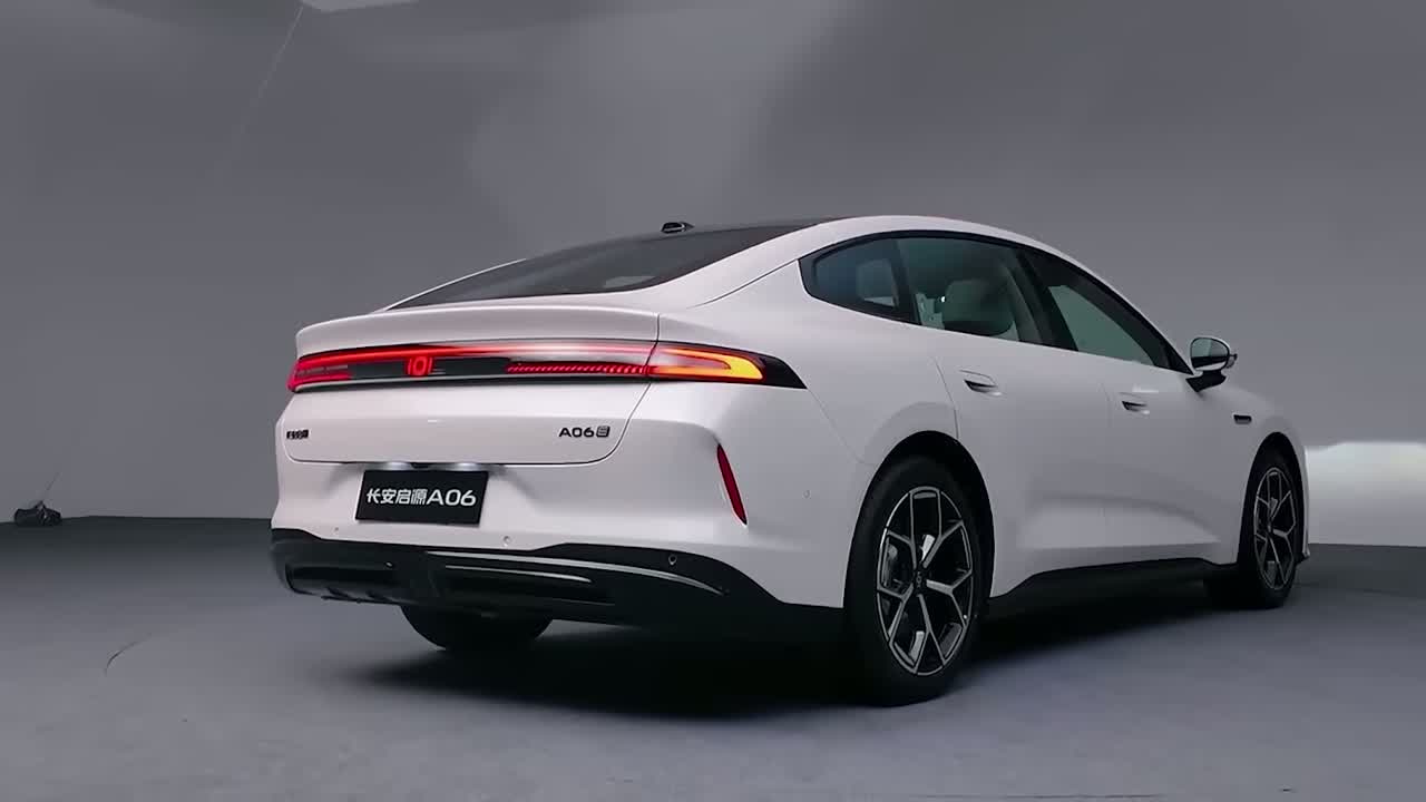 US vs China EV battery market split