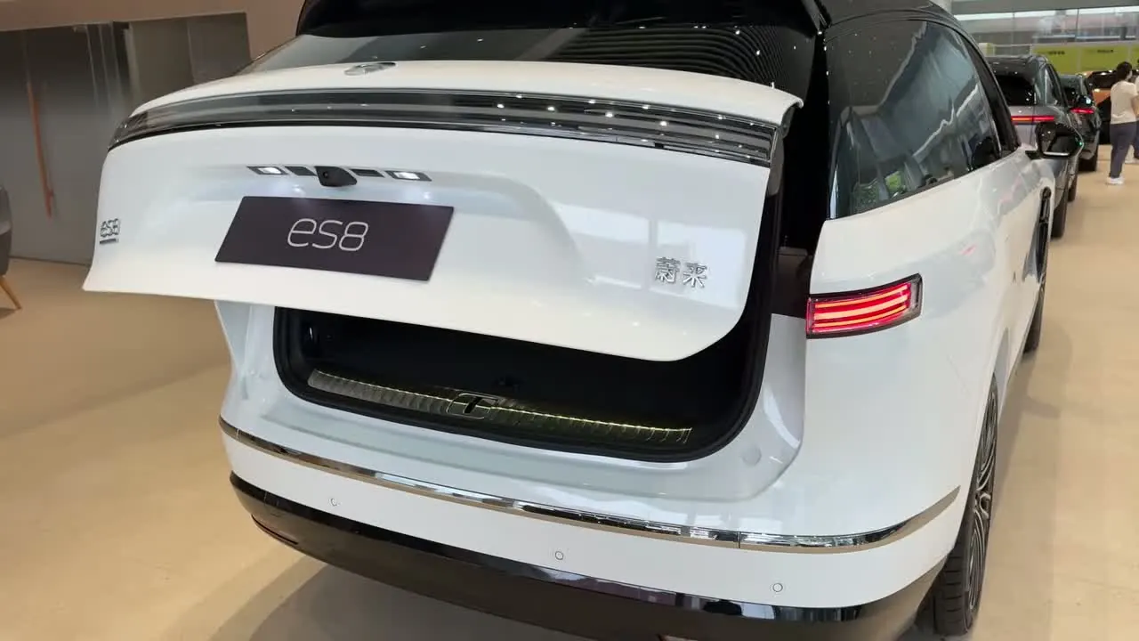 2026 NIO ES8 5-Seater | Luxury EV SUV with Massive Space featured image for EVCUBE.NET