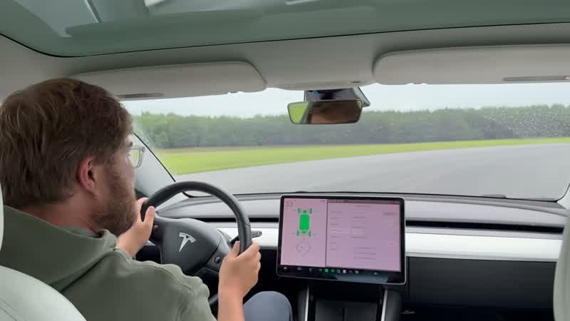 Model Y Performance center screen