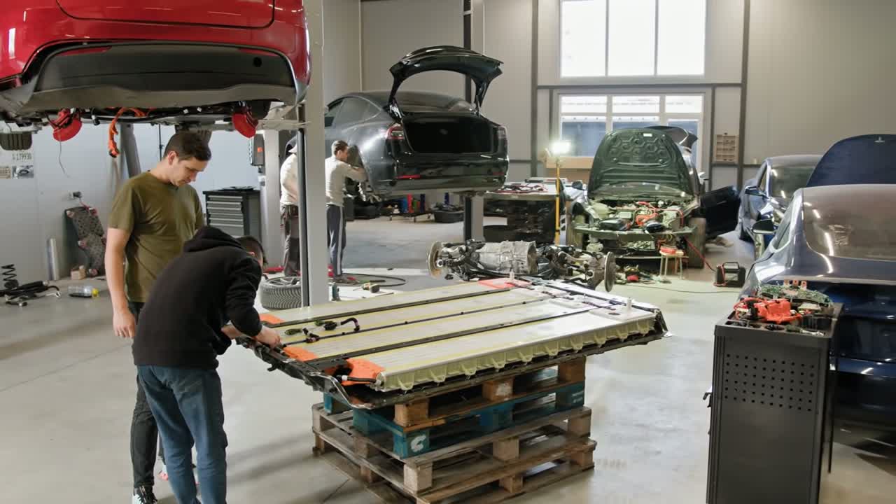 Comparison of battery chemistries across automakers