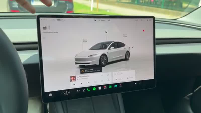 Driver monitoring the Model 3 during an Autopark maneuver