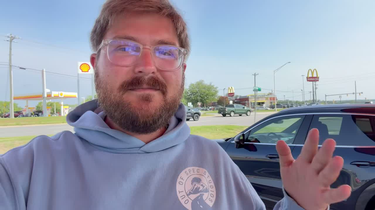 Porsche Cayenne Electric charging at IONNA Rechargery