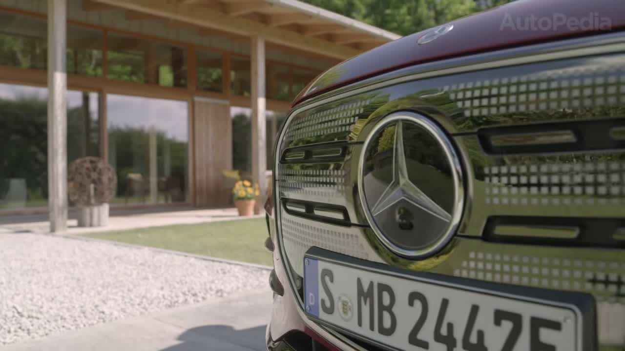 Front view of the new Mercedes GLA EV with illuminated three-pointed-star grille pattern and German electric plate.