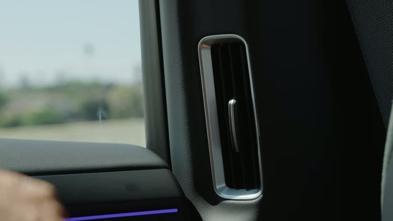 Close-up of one of the new pillar air vents added for second and third-row passengers